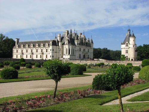chenonceau_104.JPG - A LONG SHOT OF THE CHATEAU