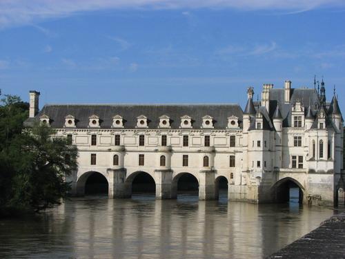 chenonceau_109.JPG - THE CHATEAU IS BUILT ON THE CHER RIVER