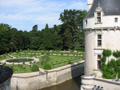chenonceau_122.JPG - A VIEW OF THE GARDEN