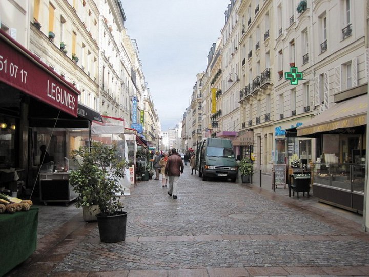 paris_004.JPG - RUE CLER - THE NICEST MARKET STREET IN PARIS