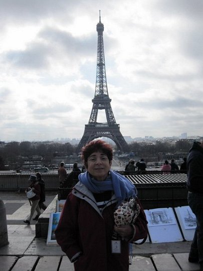 paris_076.JPG - ALISA AND THE EIFEL TOWER